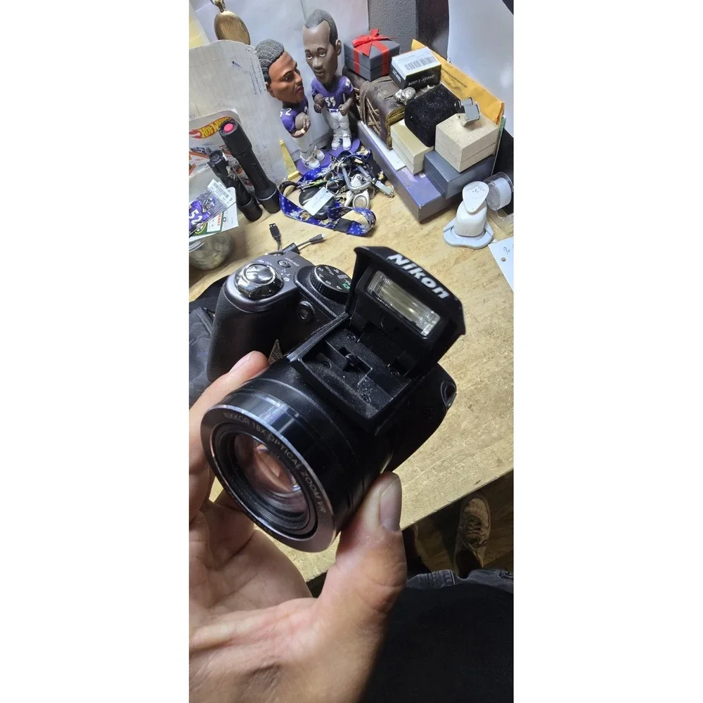 Nikon Coolpix P80 Digital Bridge Camera CCD Sensor 18x Zoom